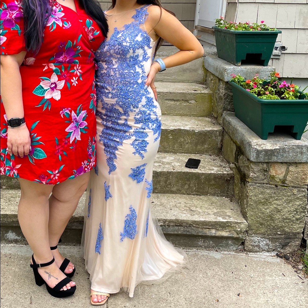 Aria prom dress
